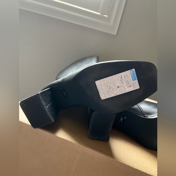 Mark & Spencer Knee-high Boots, size 7 - Picture 4 of 9